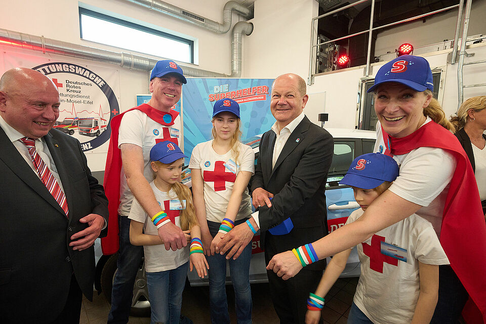Gruppenbild u.a. mit Olaf Scholz
